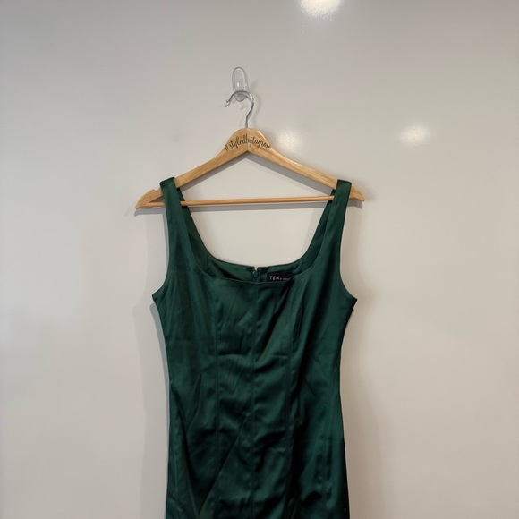 Aritzia Babaton Elegant Green Satin Mini Sleeveless Dress - Picture 5 of 8